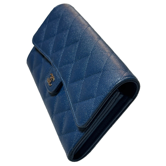 CHANEL Quilted Caviar Wallet - Picture 4 of 5